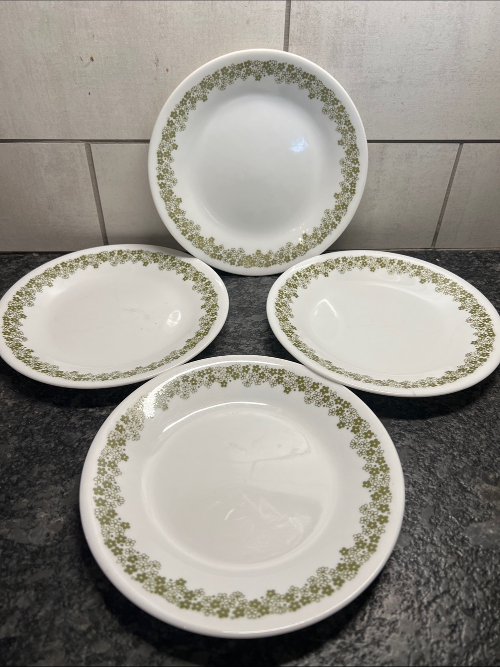 Corelle CRAZY DAISY dessert, salad or bread plate. Set of 4. Great condition